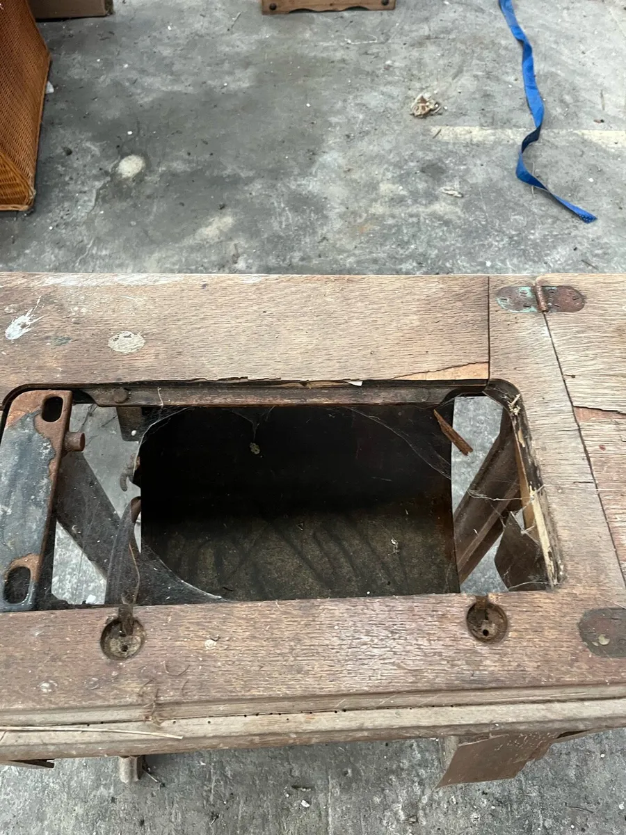 Sewing machine stand - Image 4