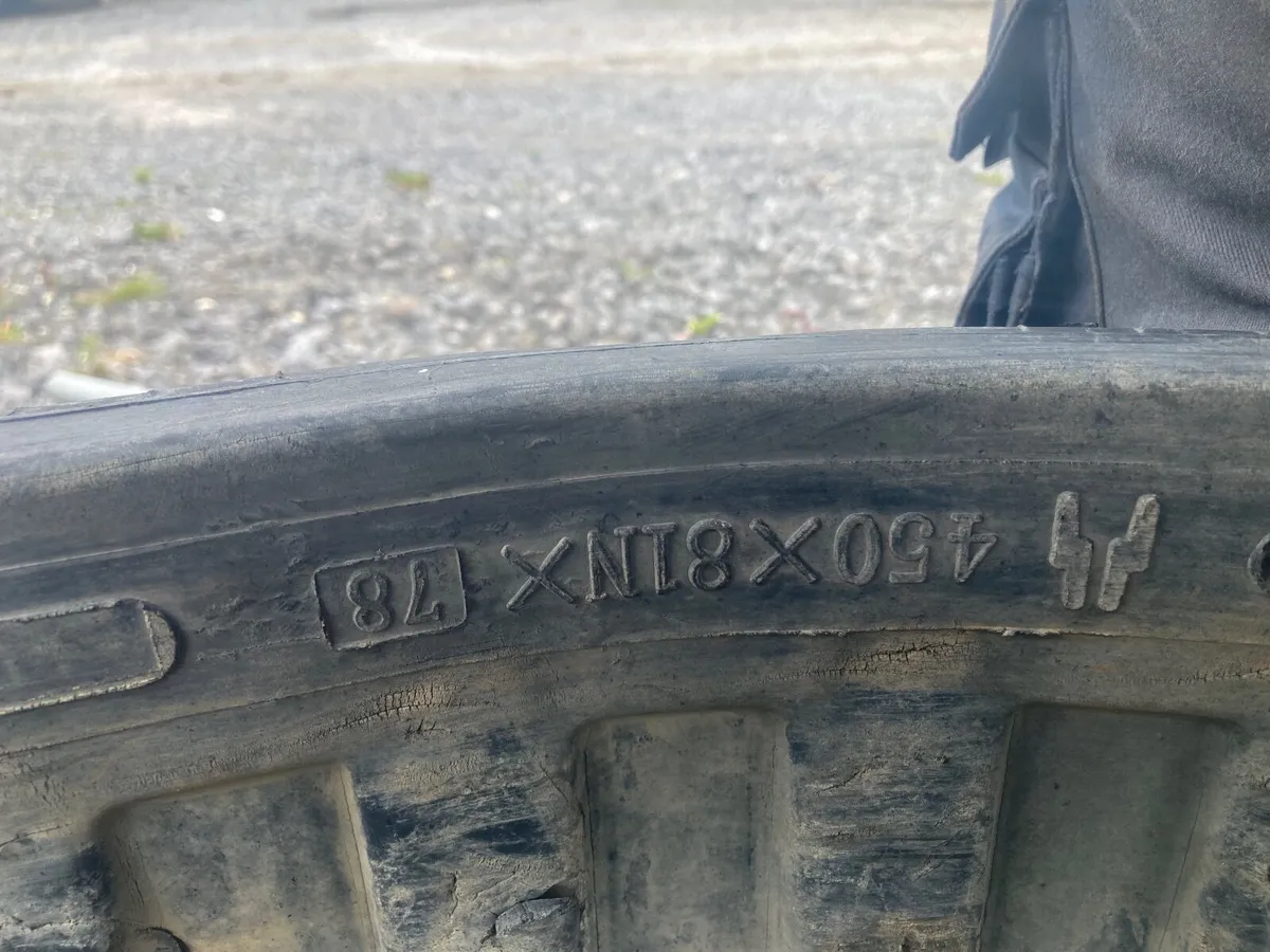 Rubber tracks - Image 1