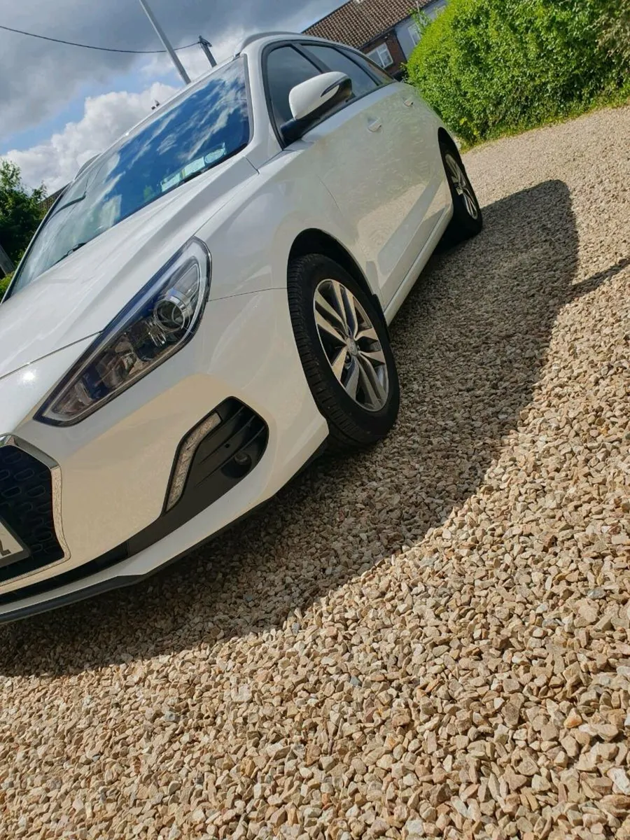 Hyundai i30  2020 touring 1.6 d one owner - Image 4