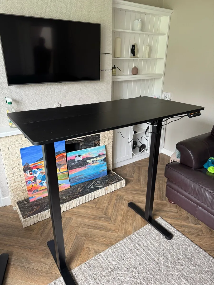 Standing desk - Image 1