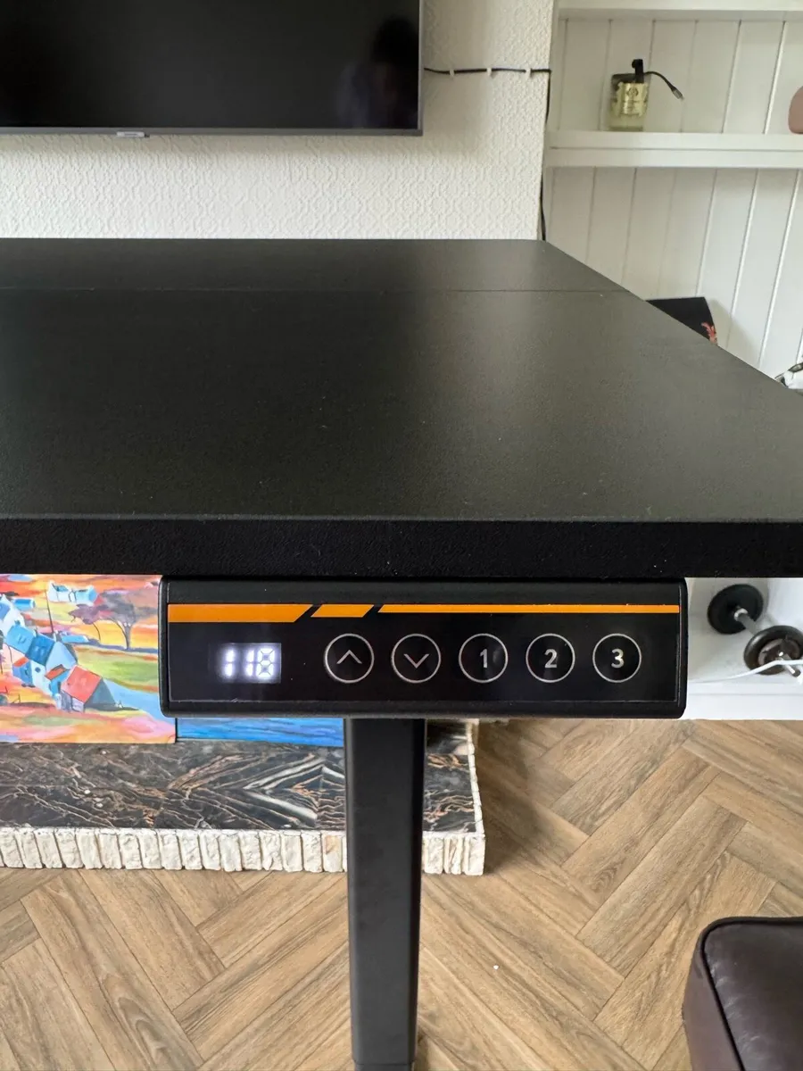 Standing desk - Image 2