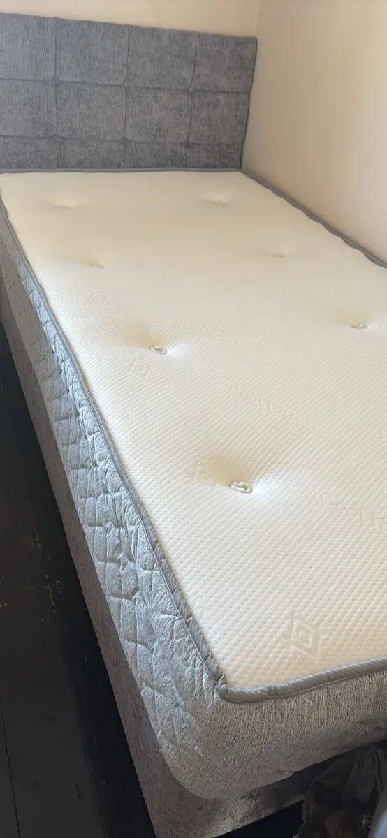 Single bed with Mattress - Image 4