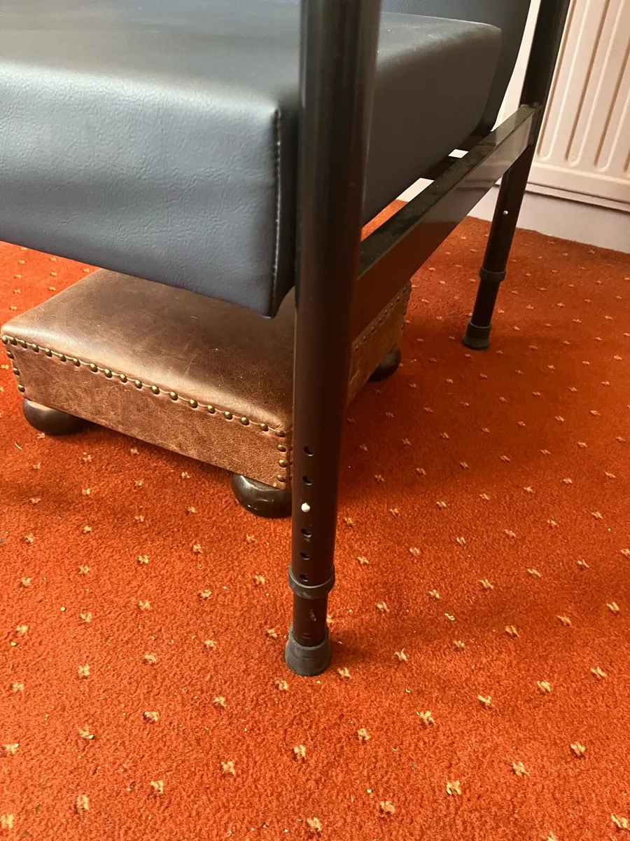 Medical Chair Immaculate Condition - Image 3