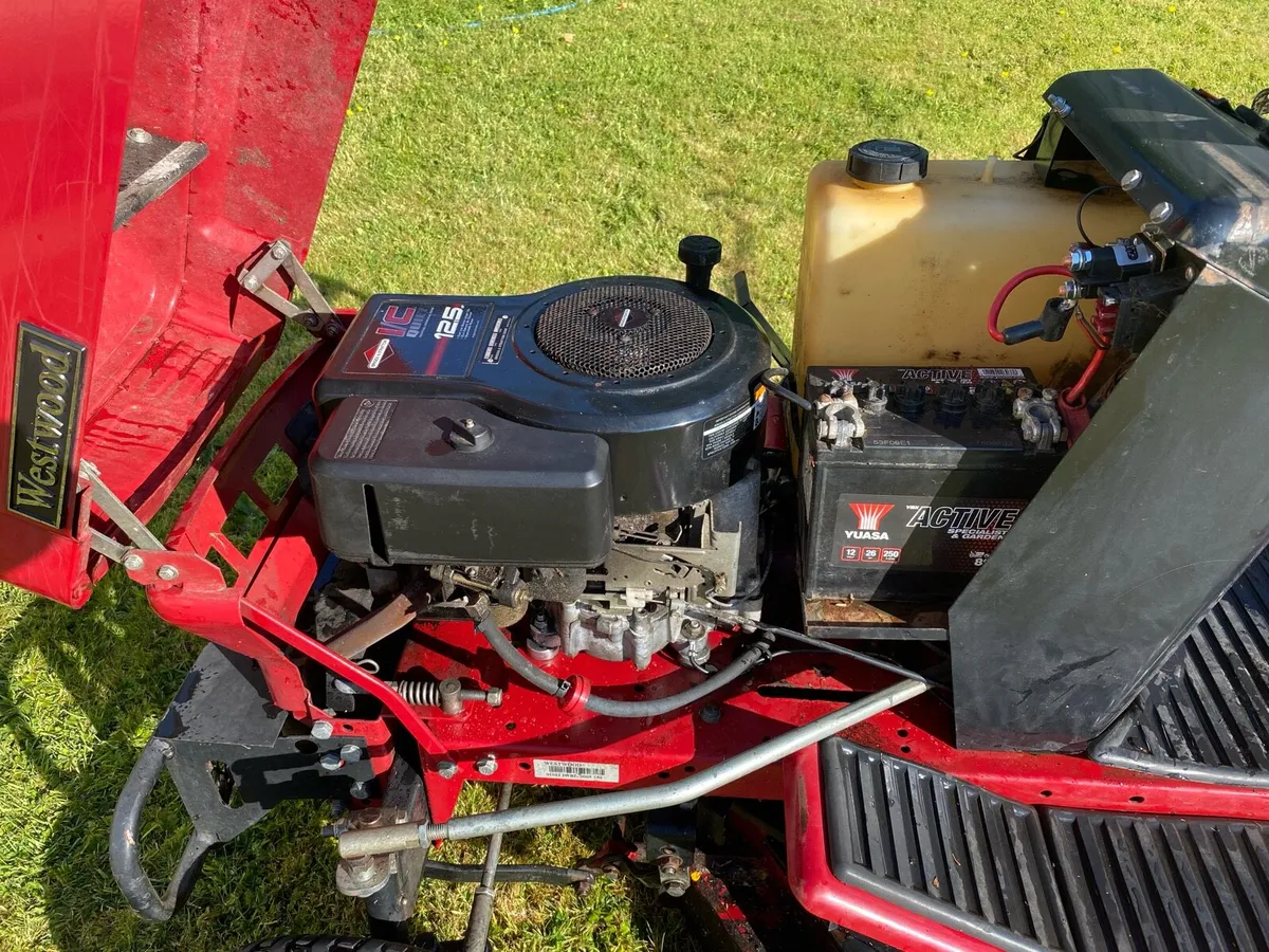 Ride on Lawnmower - Image 3