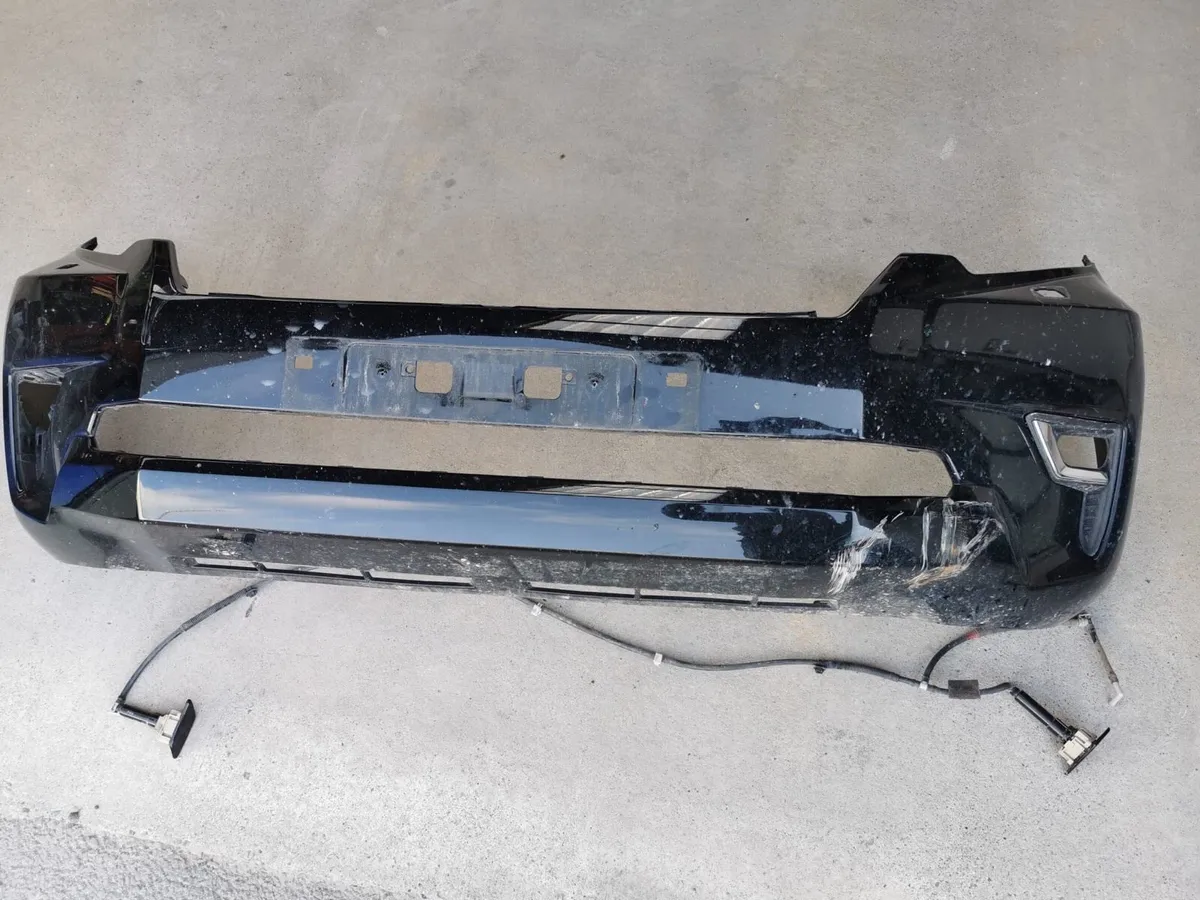 Toyota Land Cruiser front bumper - Image 1