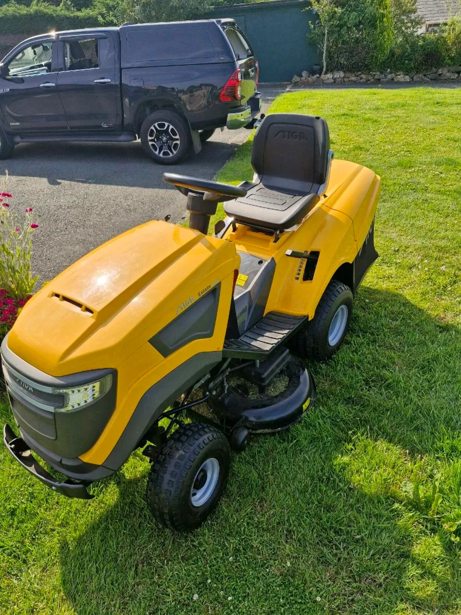 Tractor lawnmower - Image 1