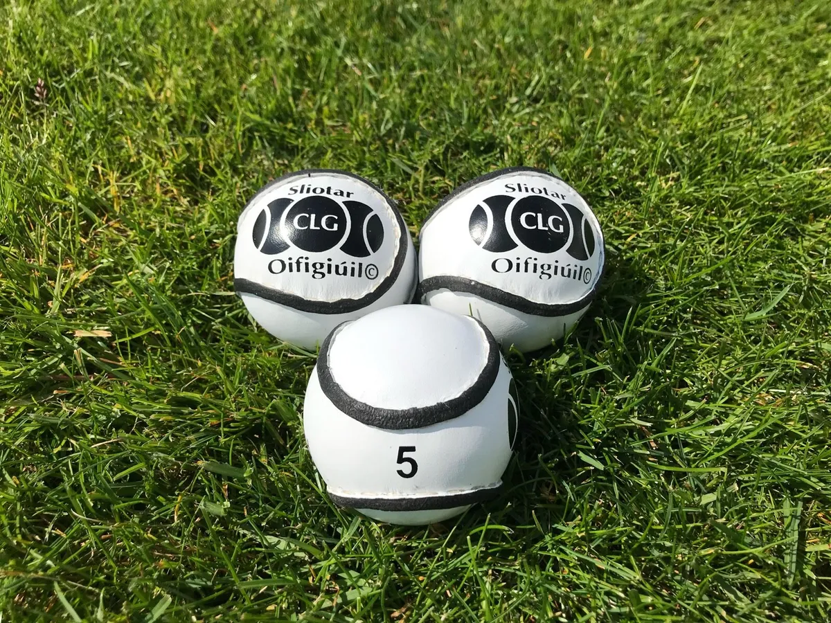 Sliotars size 5 white/hurley/hurling - Image 2