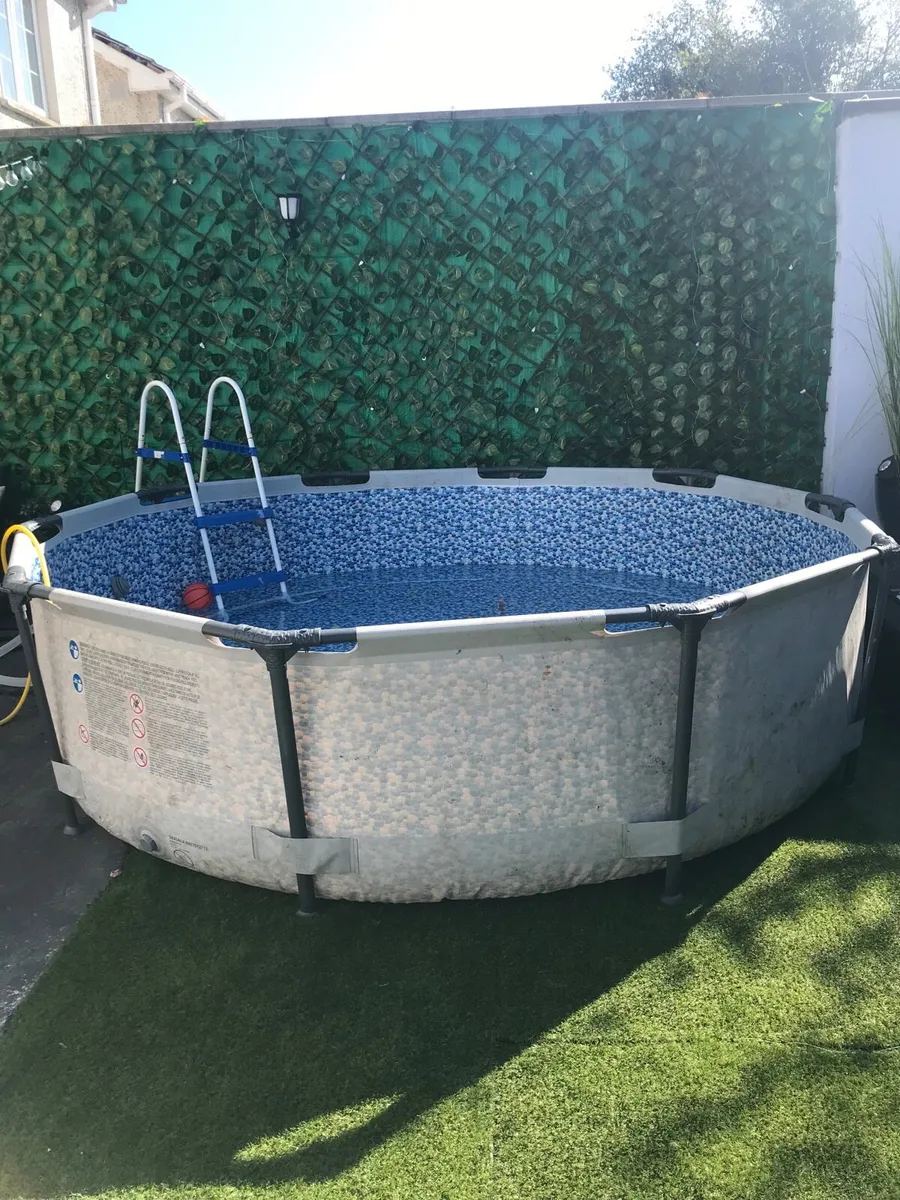 Swimming pool - Image 2