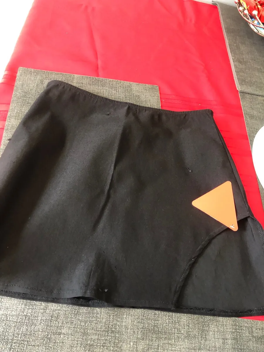 Ladies new skirt size 14 €5 - Image 1