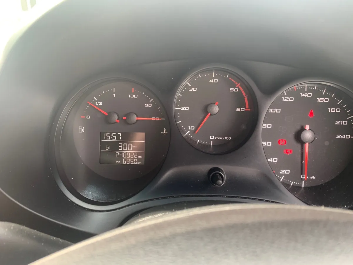 SEAT Leon 2012 with nct and tax - Image 3