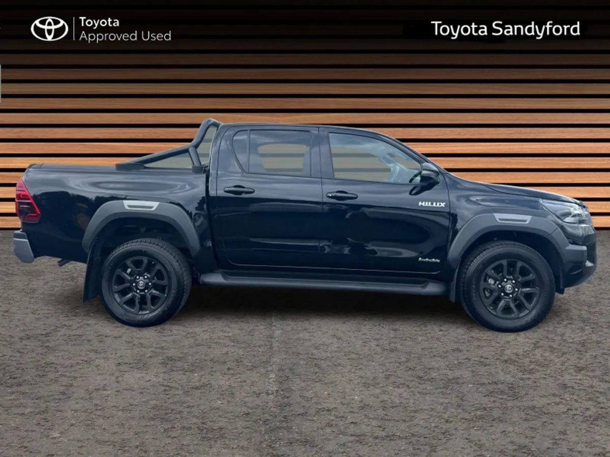 Toyota HiLux TOP Spec 2.8 Invincible Automatic // - Image 3