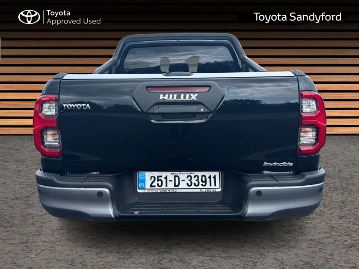 Toyota HiLux TOP Spec 2.8 Invincible Automatic // - Image 4