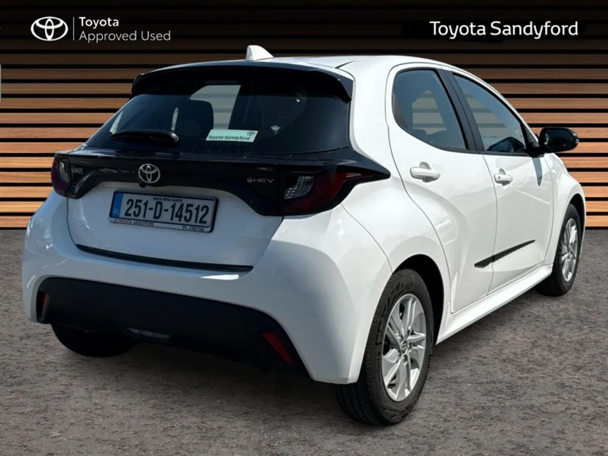 Toyota Yaris Hybrid Luna Carbon Pack // Rear Came - Image 2