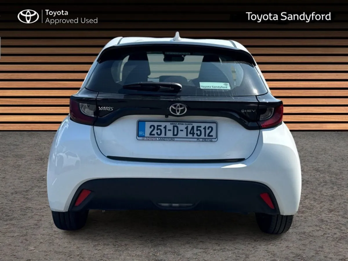Toyota Yaris Hybrid Luna Carbon Pack // Rear Came - Image 4