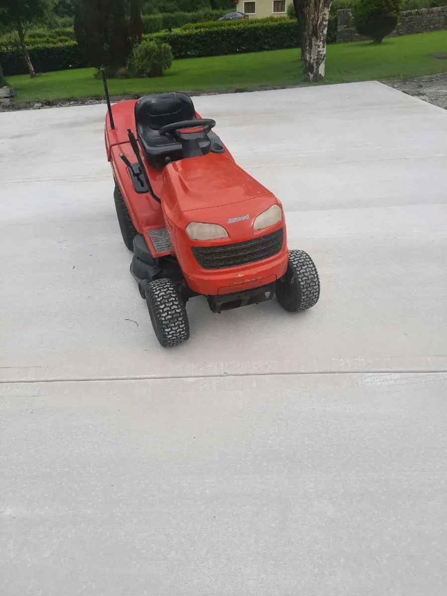 Tractor lawnmower - Image 1
