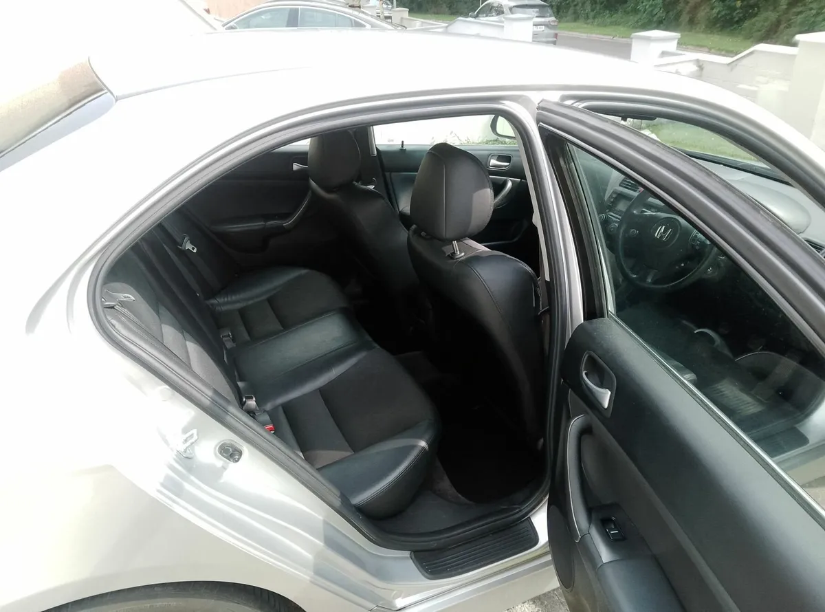 Honda Accord 2008 - Image 2