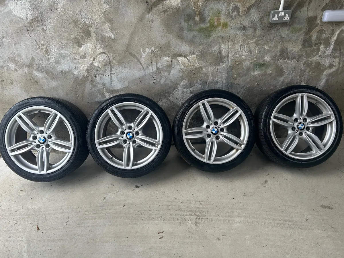 19” GENUINE BMW 5 SERIES ALLOY WHEELS & TYRES - Image 2