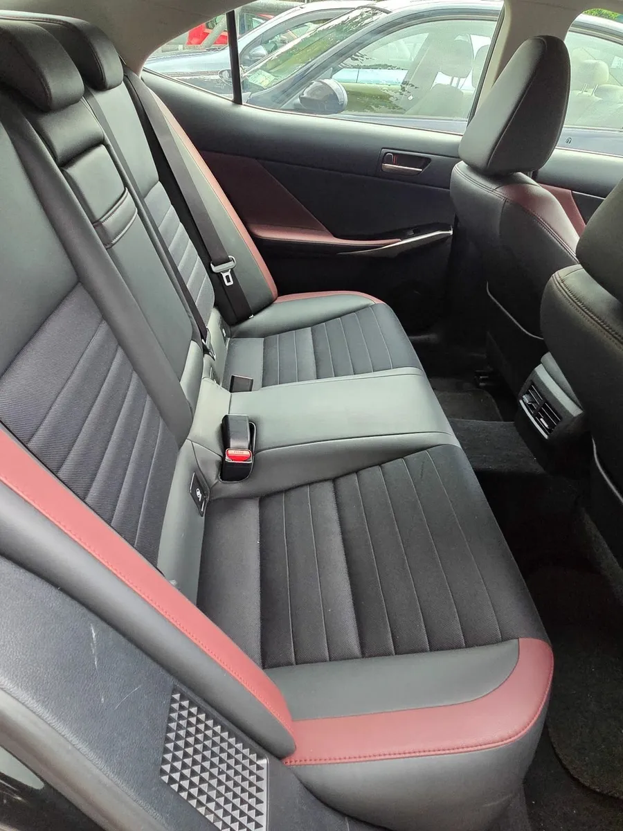 Lexus IS 2017 - Image 4