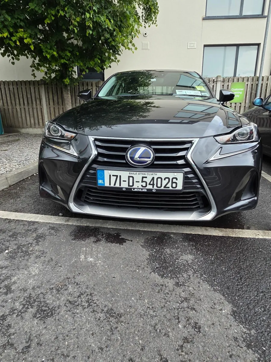 Lexus IS 2017 - Image 1
