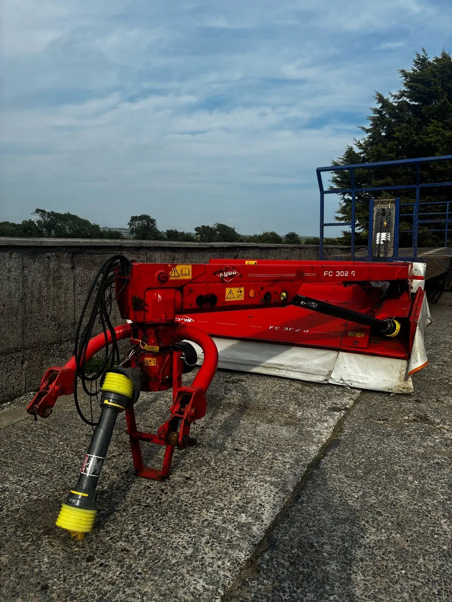 Kuhn 302g trailed mower - Image 1
