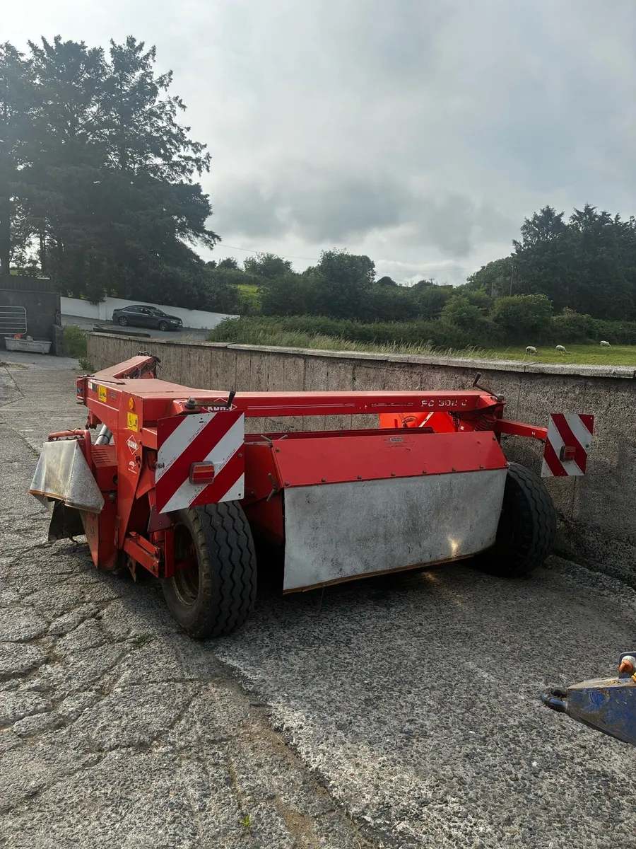 Kuhn 302g trailed mower - Image 3