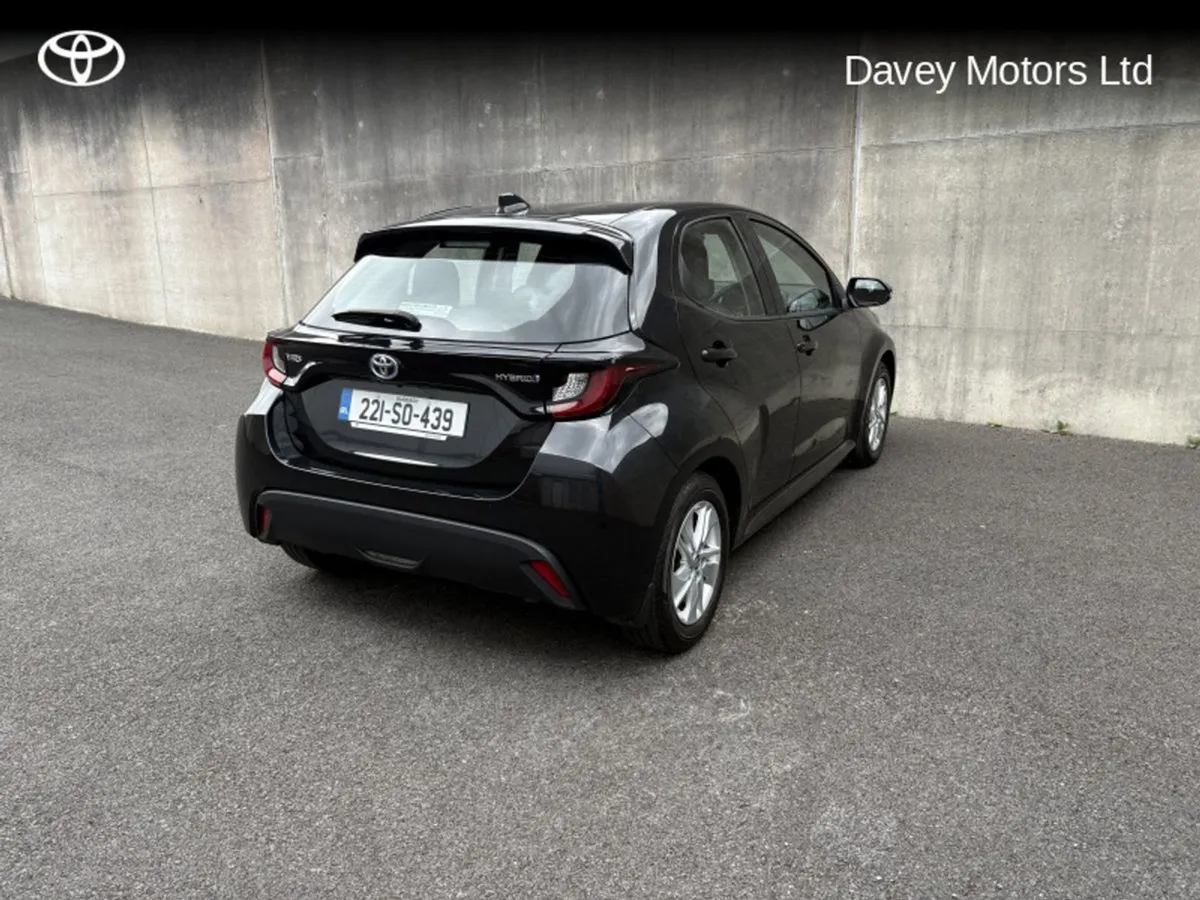 Toyota Yaris Hybrid Luna 4DR Auto - Image 2