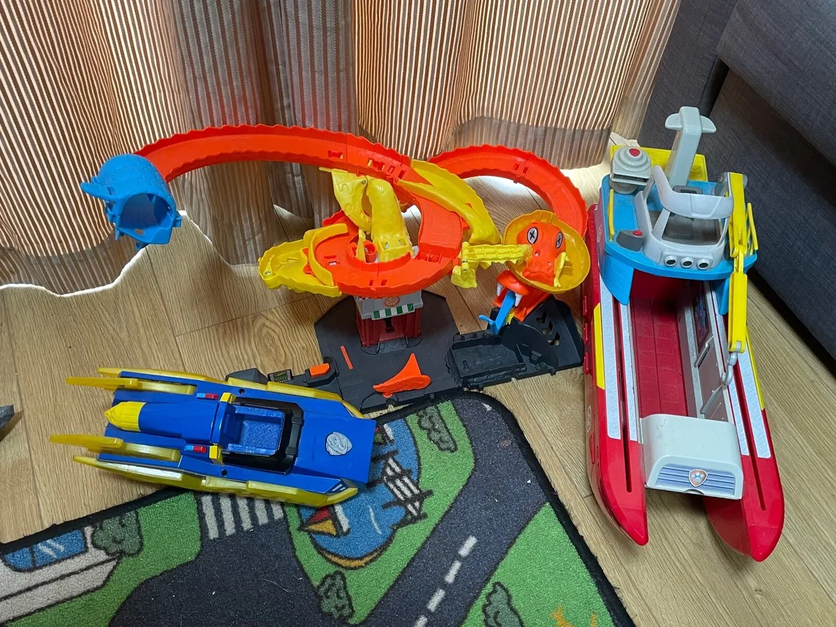 Toys bundle paw patrol/hot wheels - Image 1