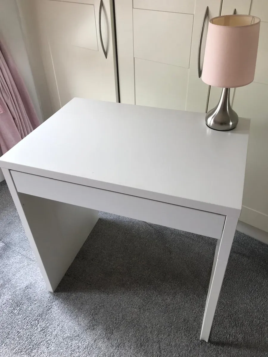 Bed and table - Image 4
