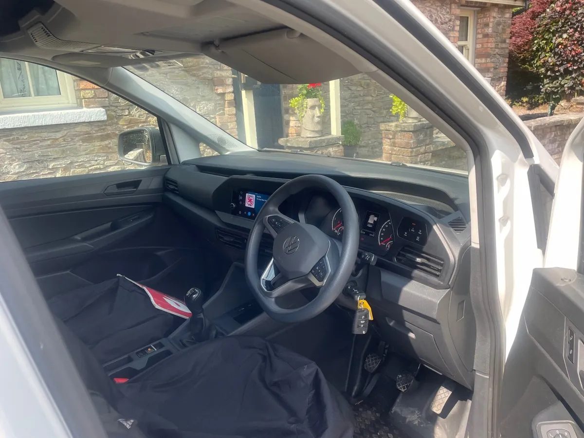 Volkswagen Caddy 2022 - Image 2