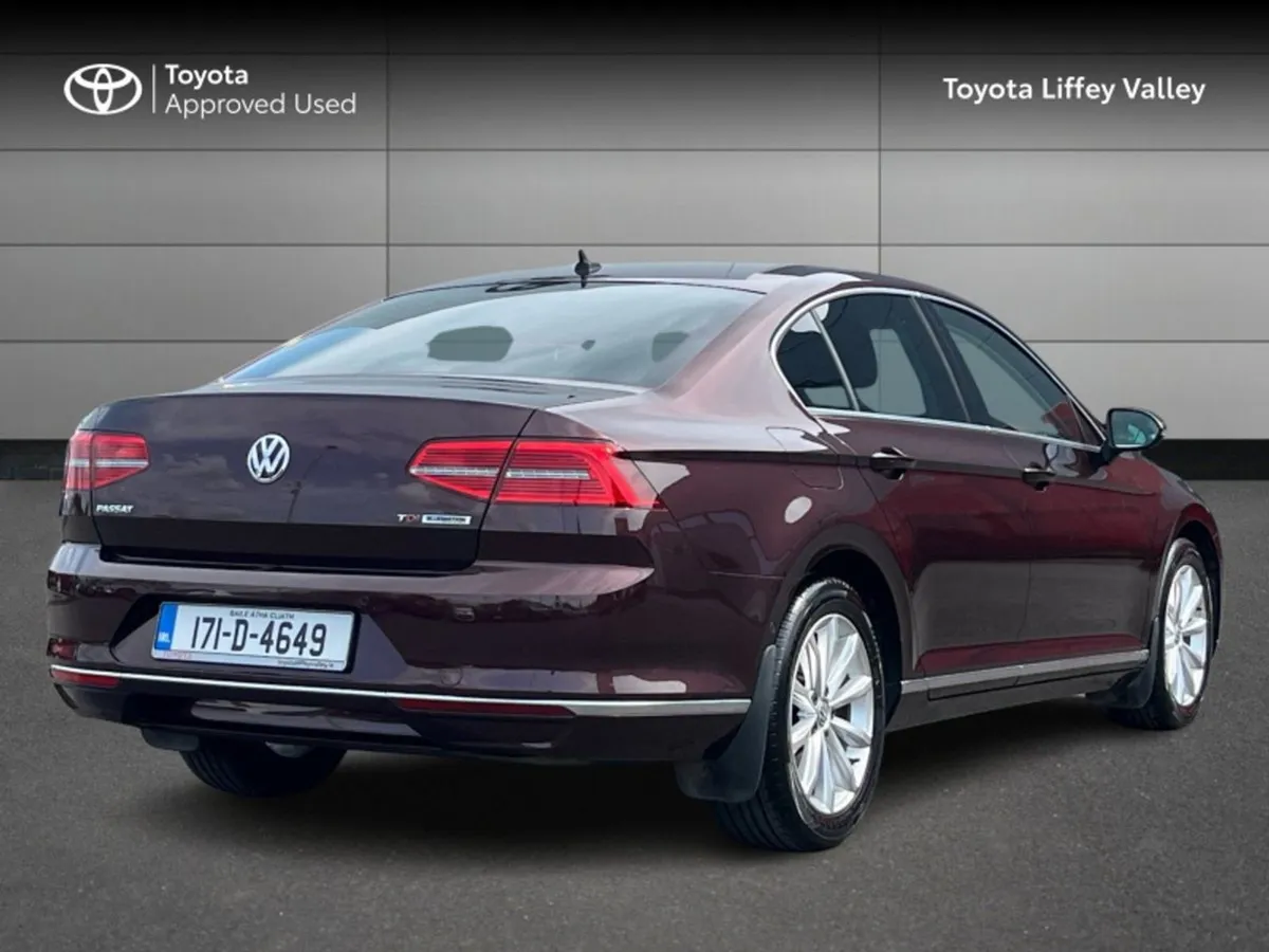 Volkswagen Passat Highline 1.6 TDI Manual 6speed - Image 2