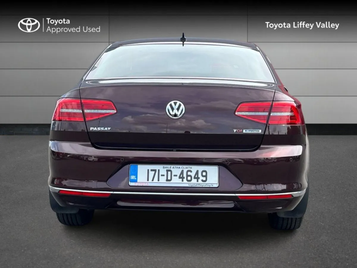 Volkswagen Passat Highline 1.6 TDI Manual 6speed - Image 4