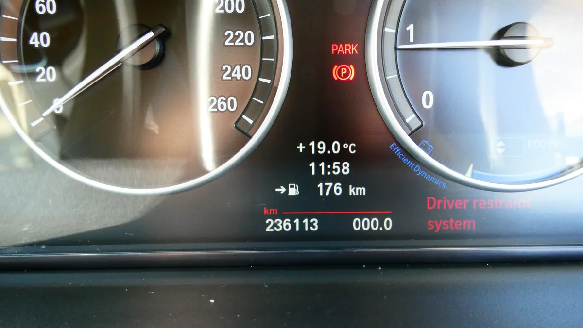 BMW 5-Series 2012 - Image 4