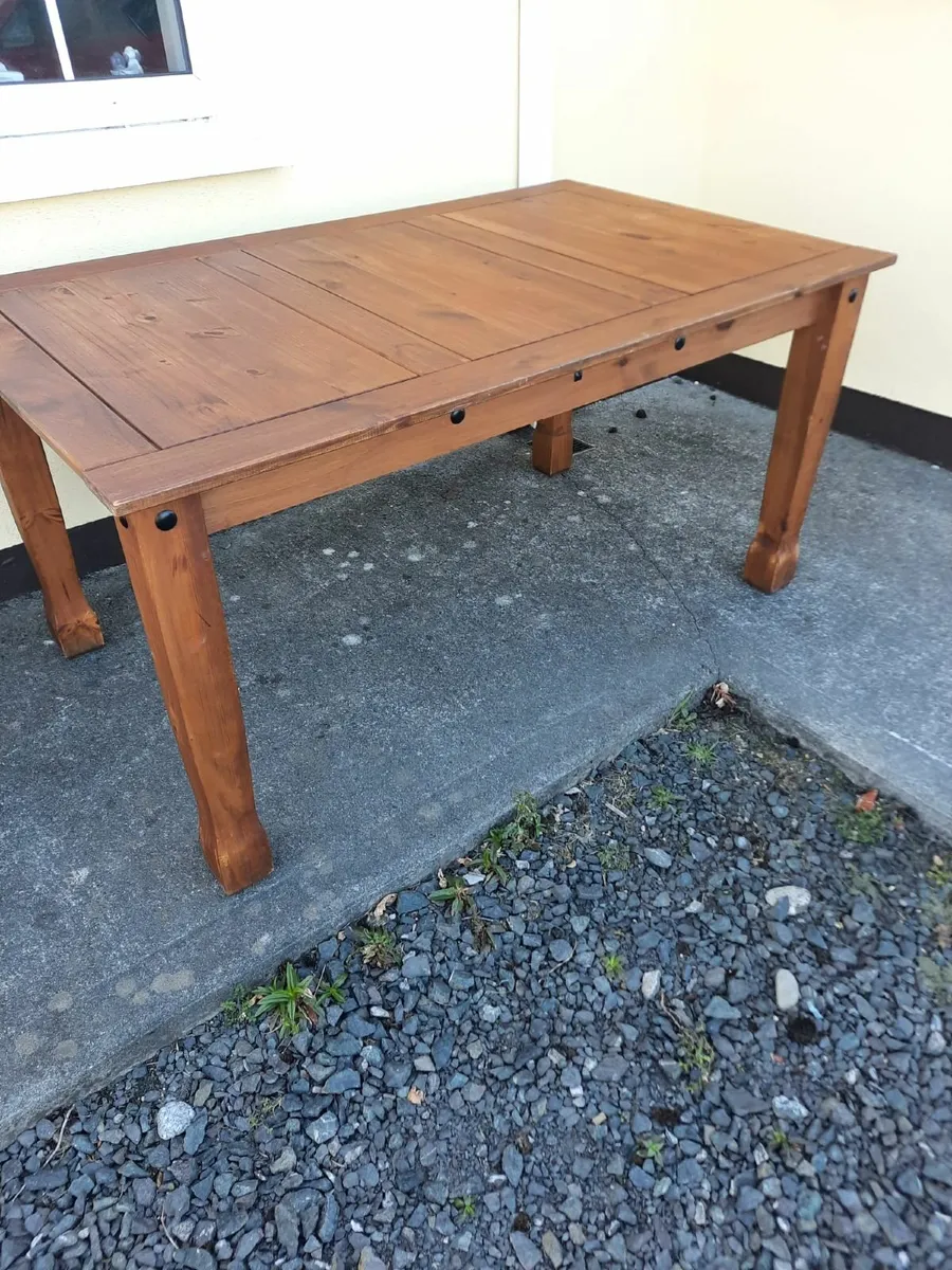 Kitchen table - Image 1
