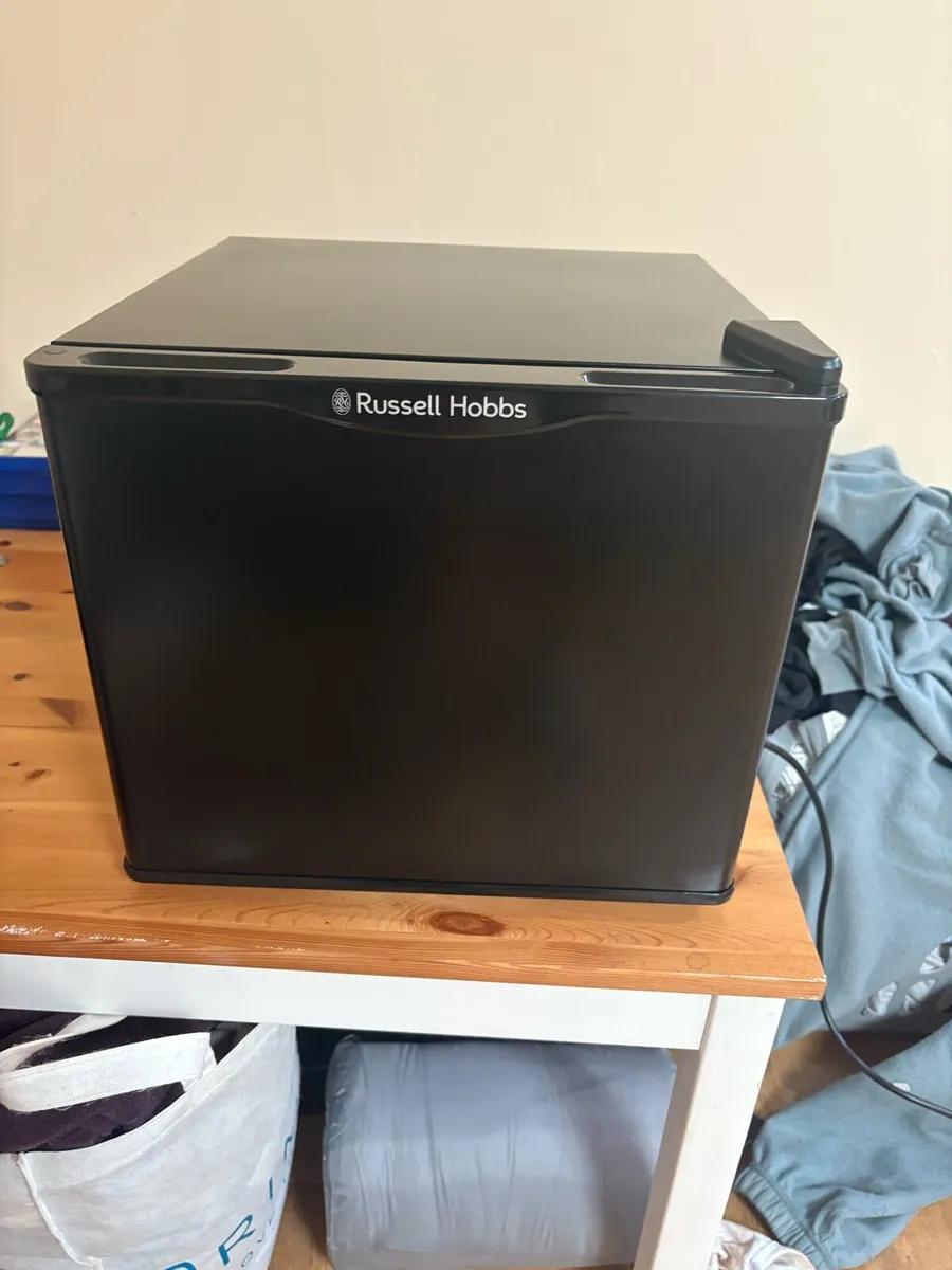 Russell hobs mini fridge - Image 1