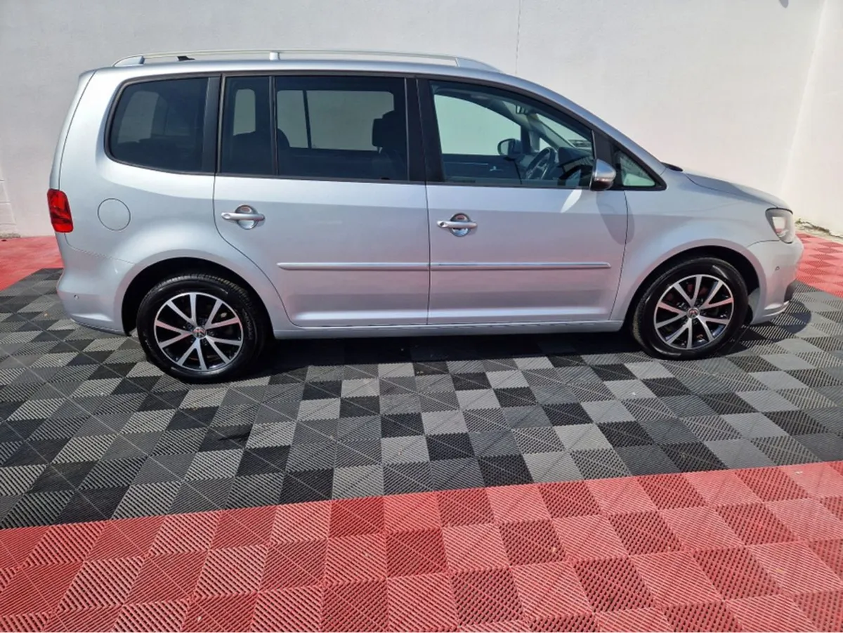 Volkswagen Touran Highline 1.4 Petrol Automatic 7 - Image 4