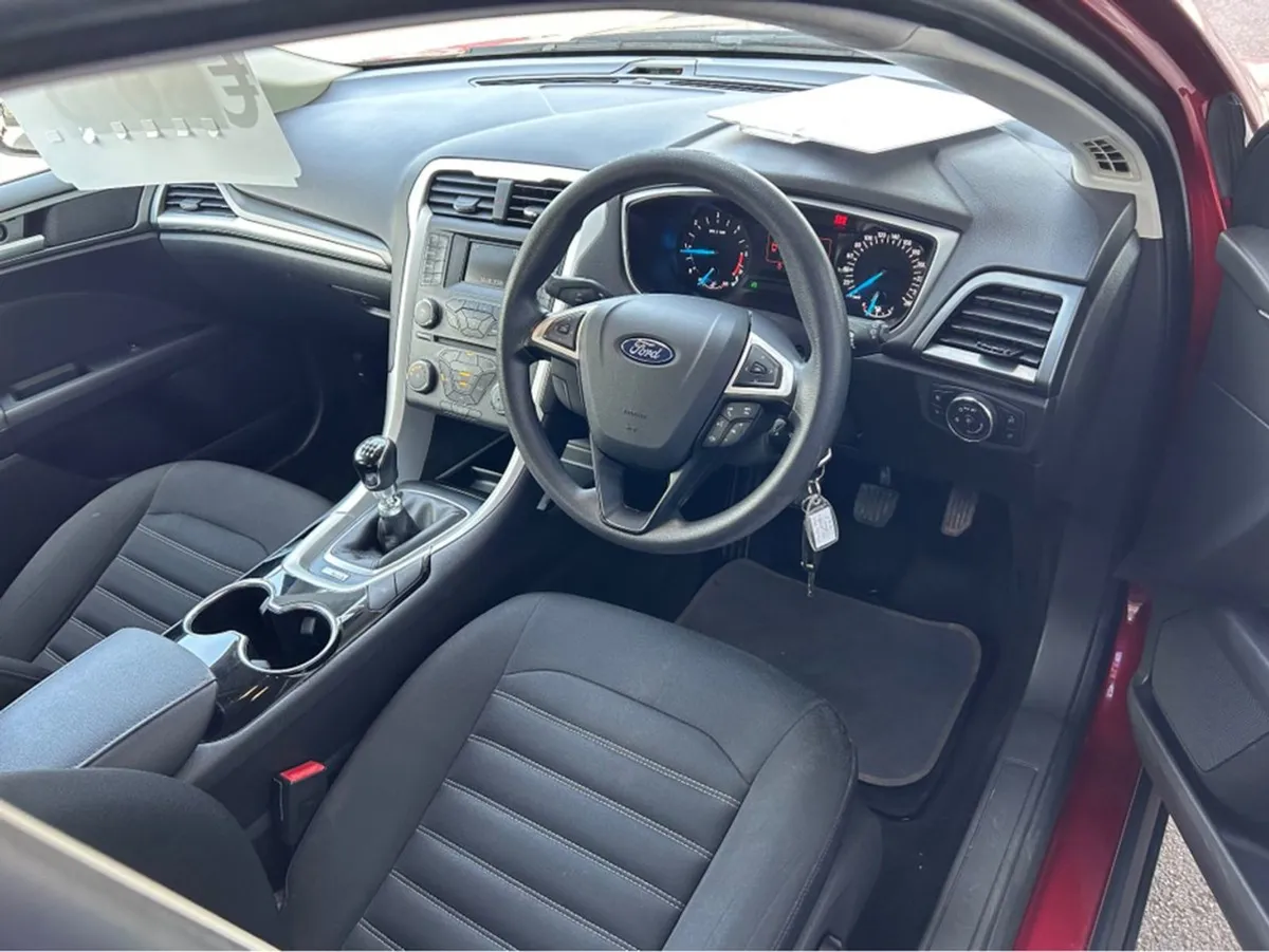 Ford Mondeo 5 Door Style 1.6 D 115PS 4DR - Image 3