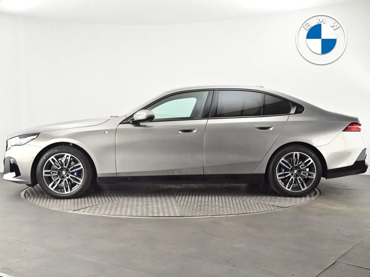 BMW 5 Series 520i M Sport Saloon - Image 3