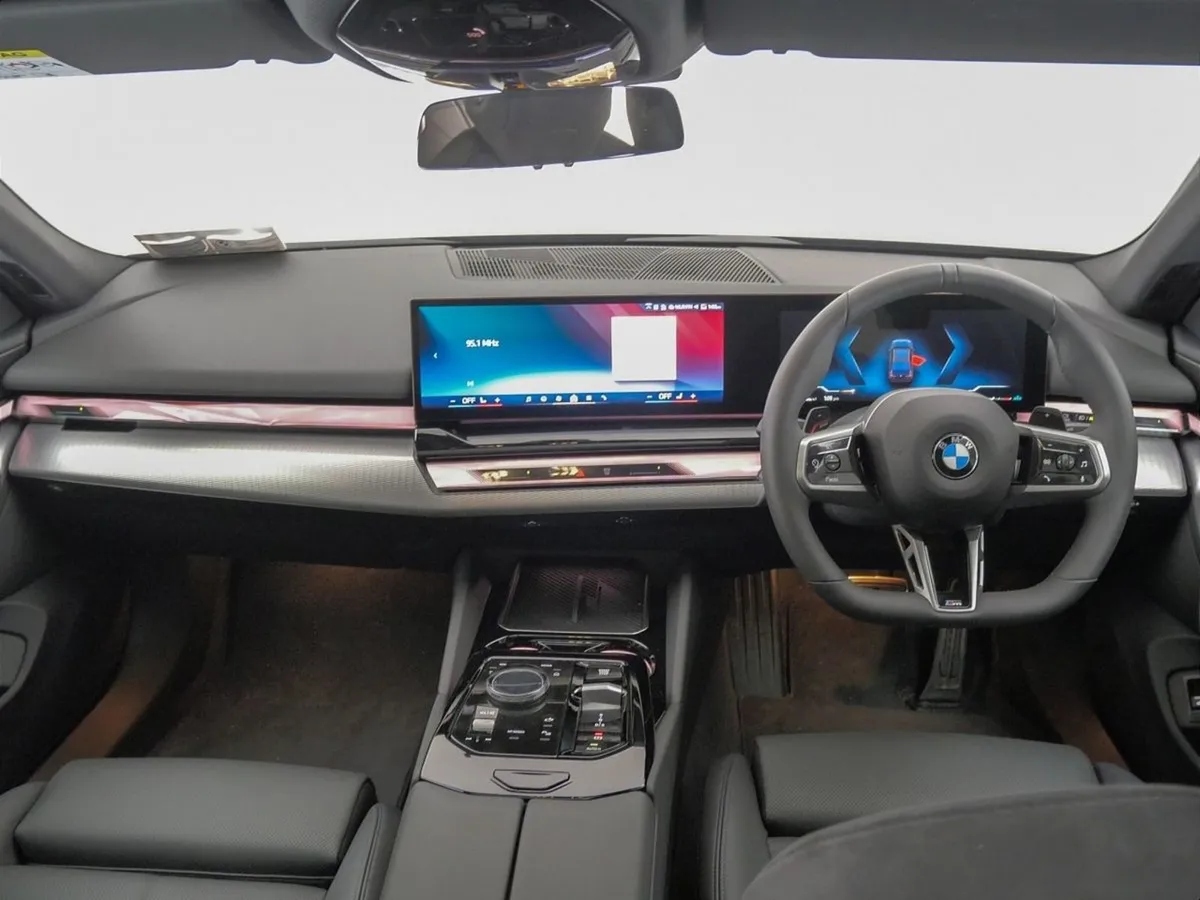 BMW 5 Series 520i M Sport Saloon - Image 4