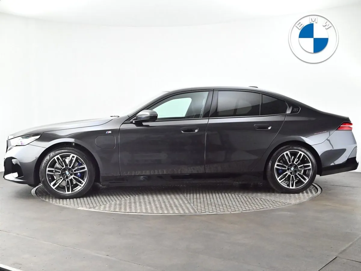 BMW 5 Series 530e M Sport Saloon - Image 3