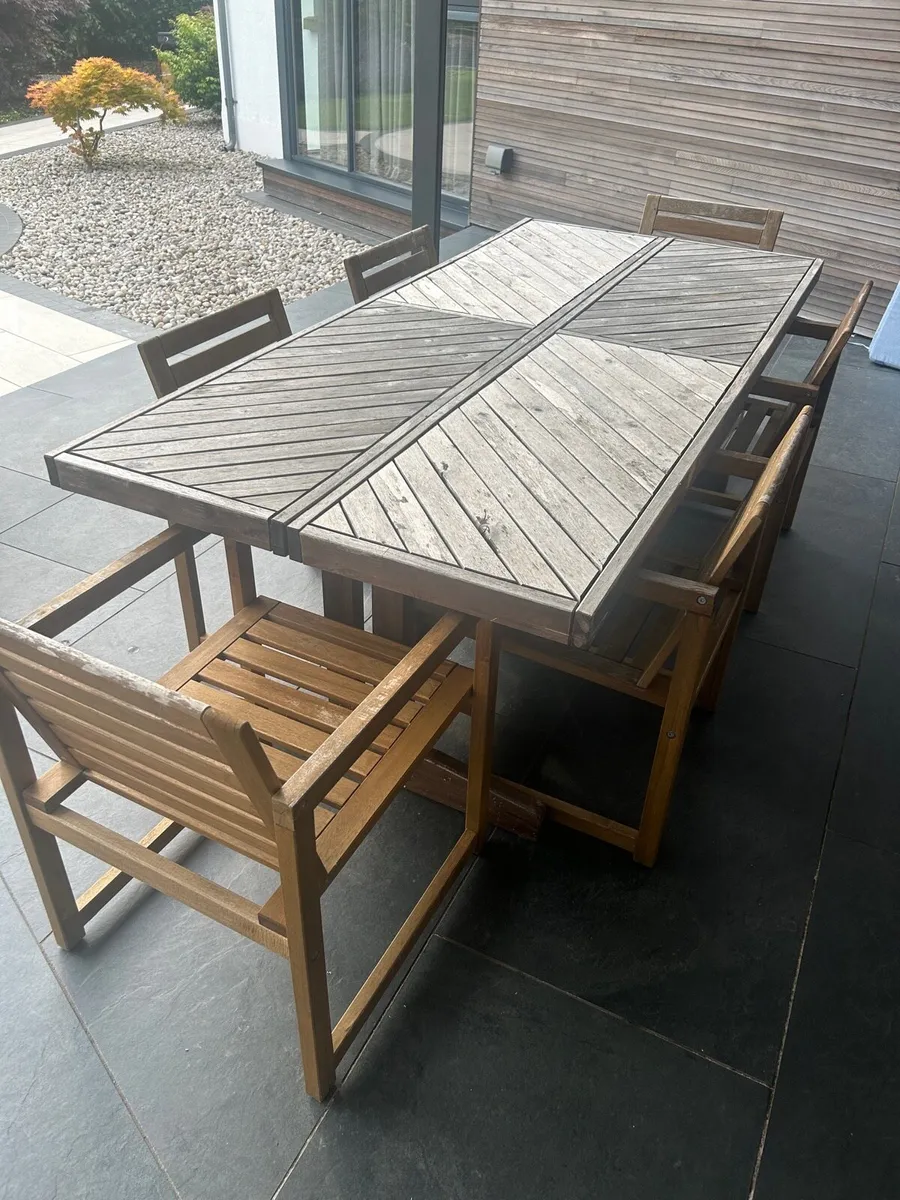 Garden table and chairs. - Image 1