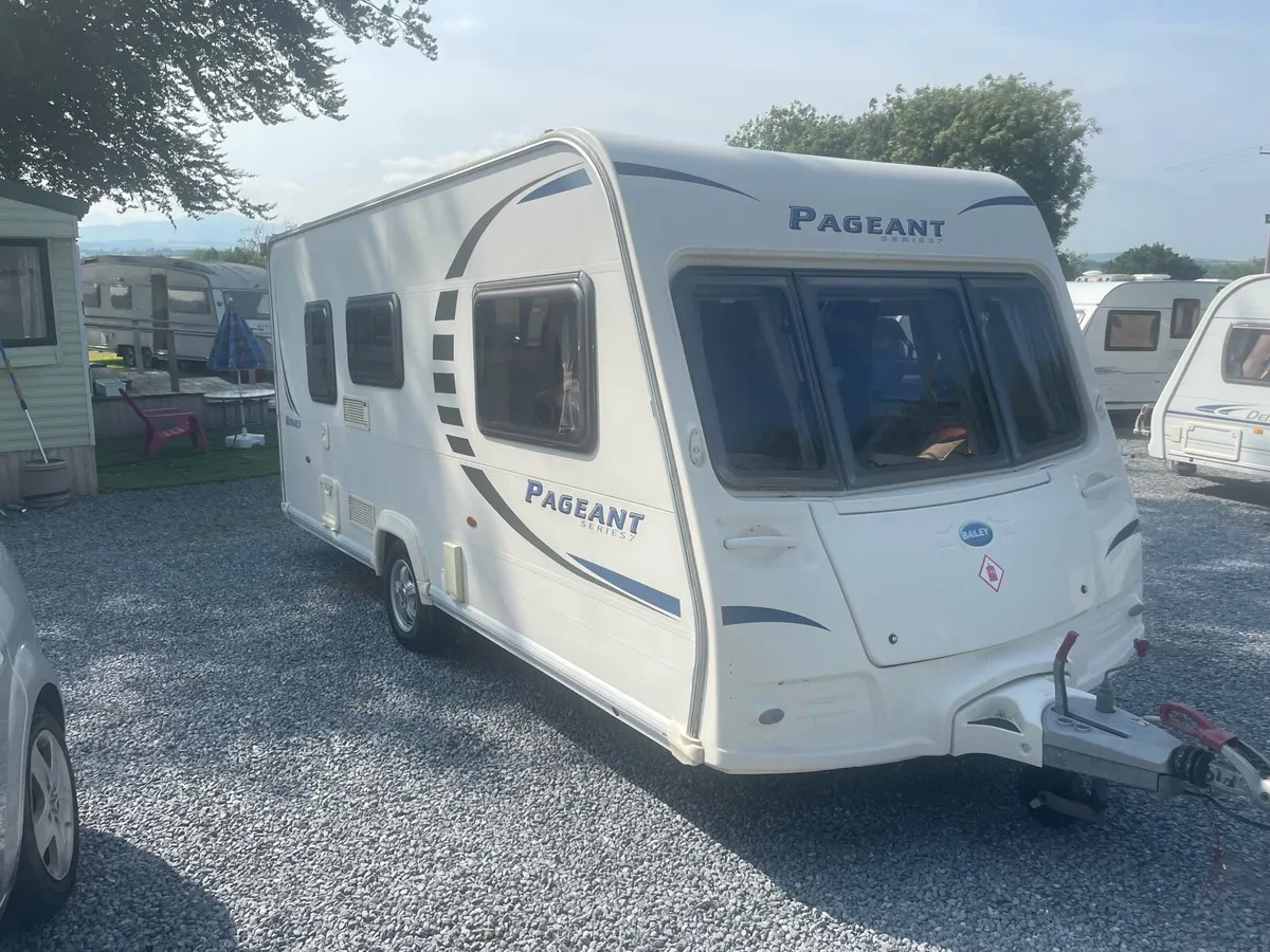 Light weight 2 birth caravan - Image 2