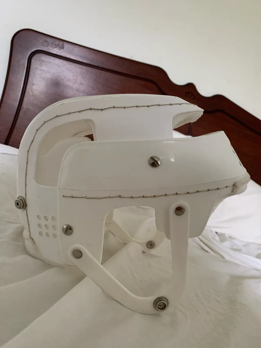 Gola Hurling helmet - Image 2