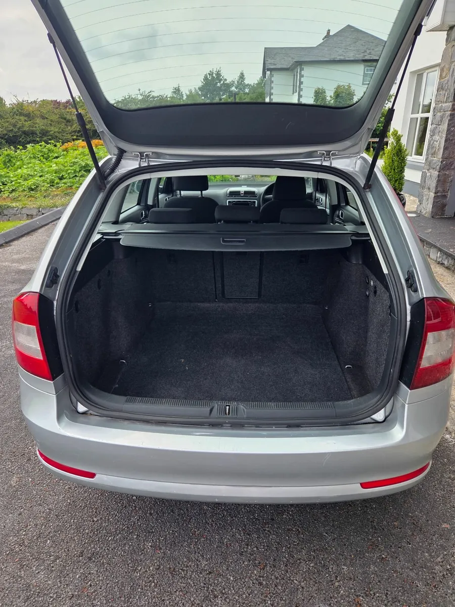 Skoda Octavia 2011 - Image 2