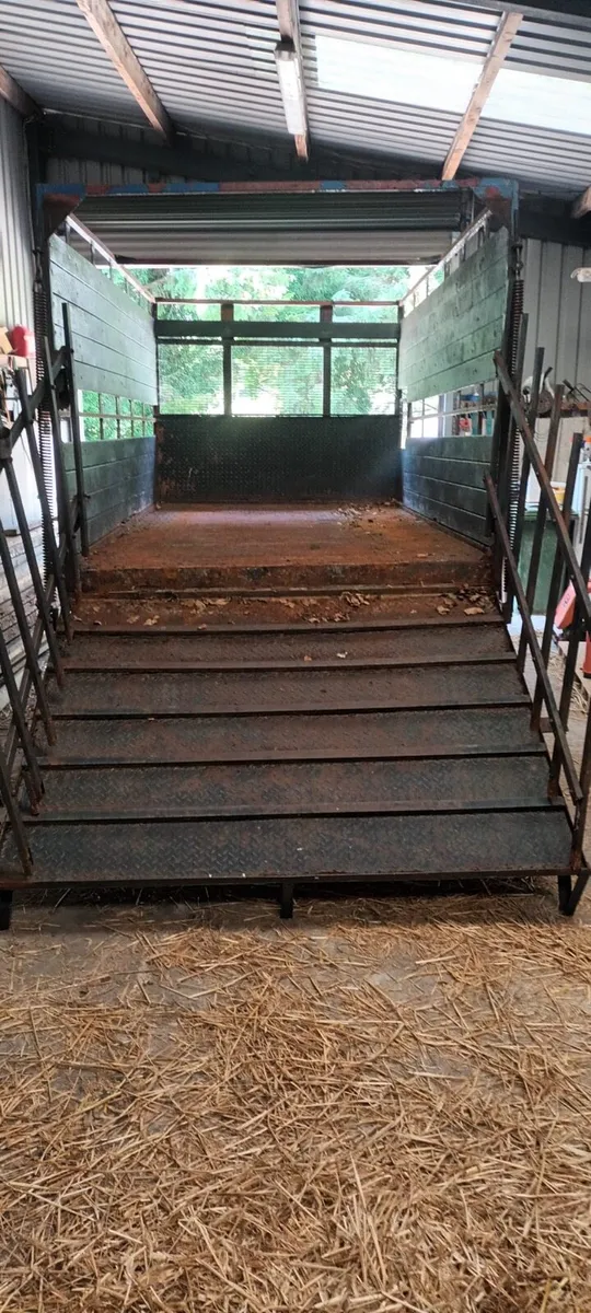 Cattle/sheep trailer - Image 1