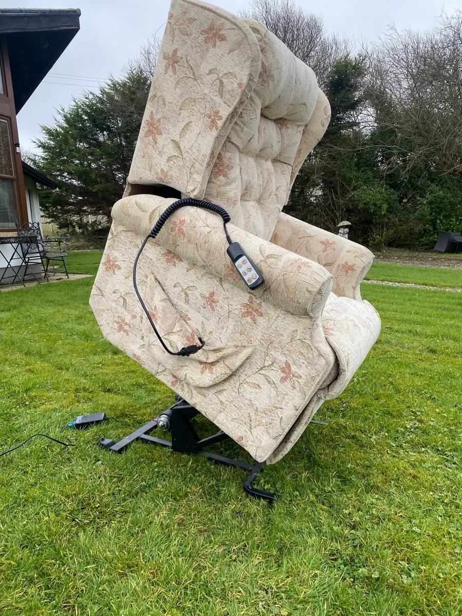 Electric Riser Recliner Mobility Chair 2 Motors - Image 1