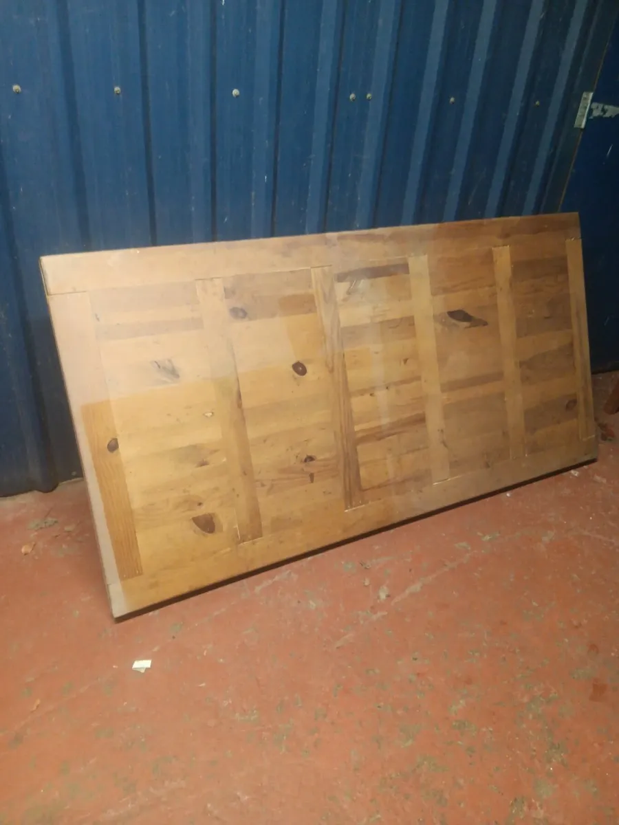 Mexican pine table and chairs - Image 3