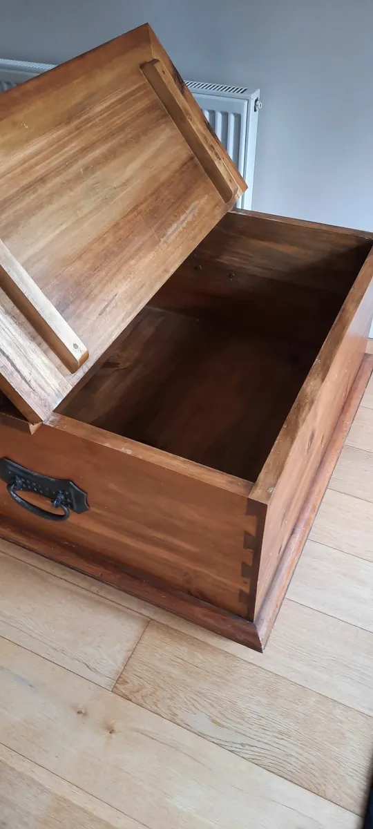 Coffee table/storage unit - Image 3