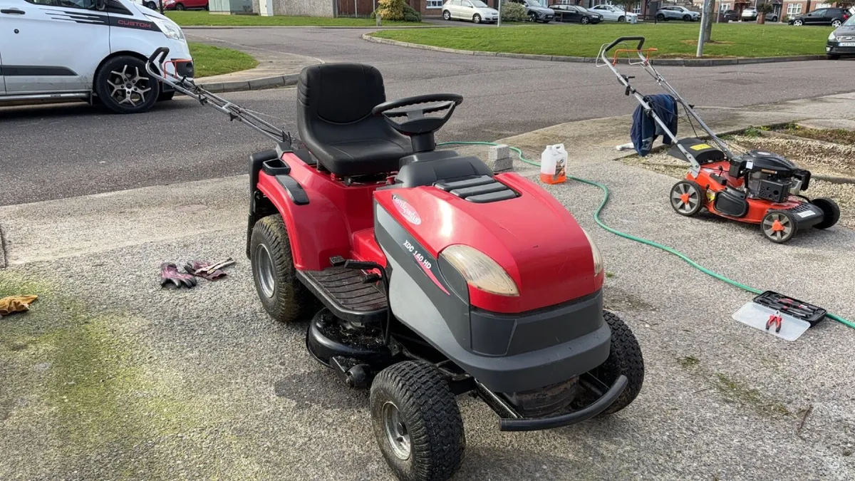 Castle garden ride on mower - Image 4