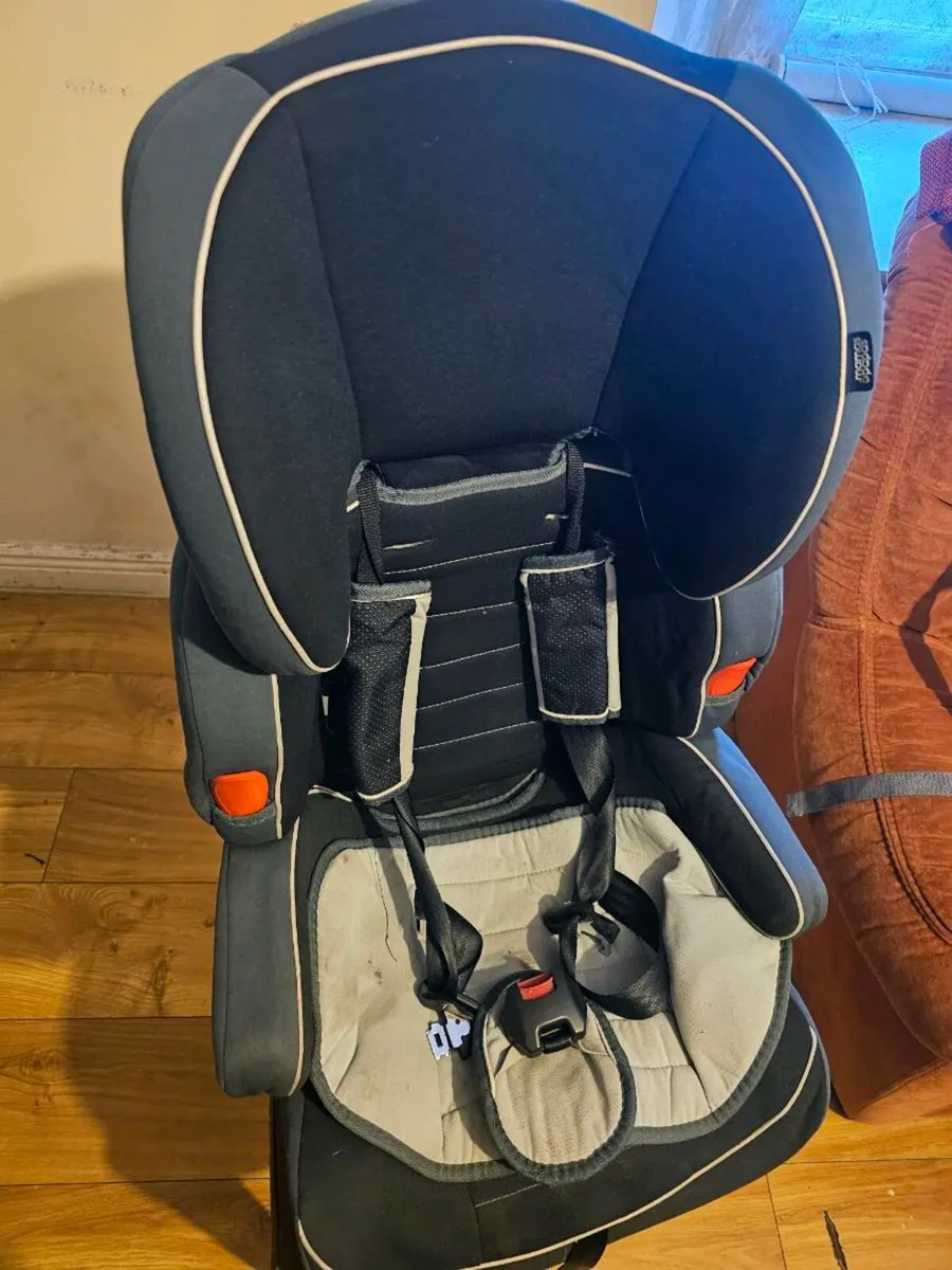 Car seat mamas and papas Free to collect - Image 3