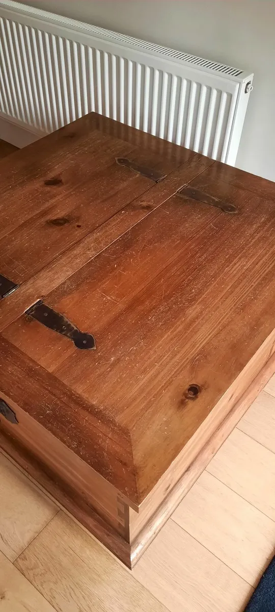 Coffee table/storage unit - Image 4